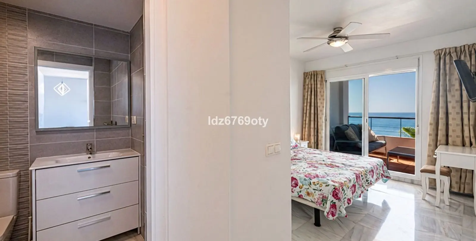 Venta de apartamento en planta media en Benalmadena Costa 10