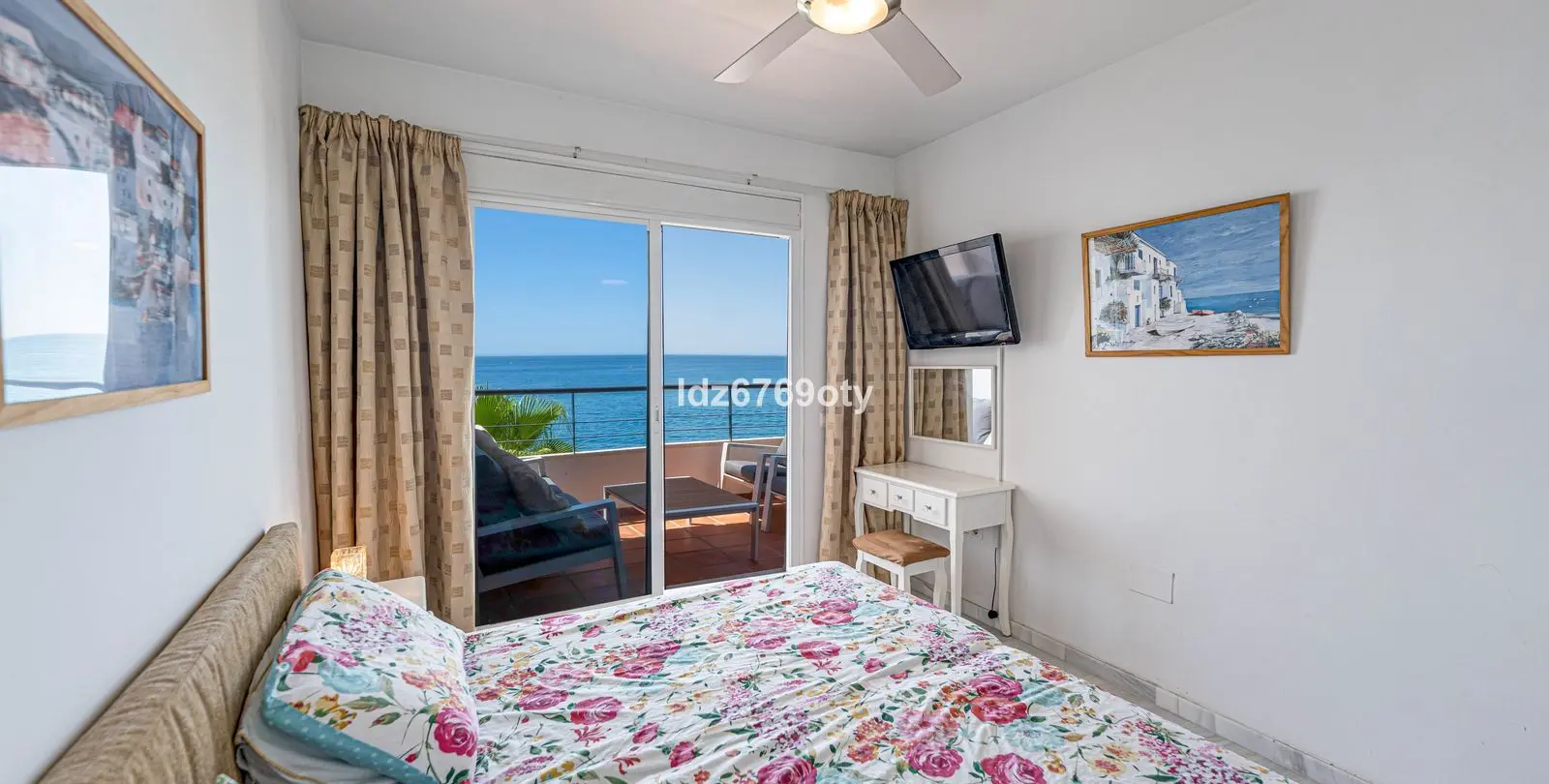Venta de apartamento en planta media en Benalmadena Costa 11