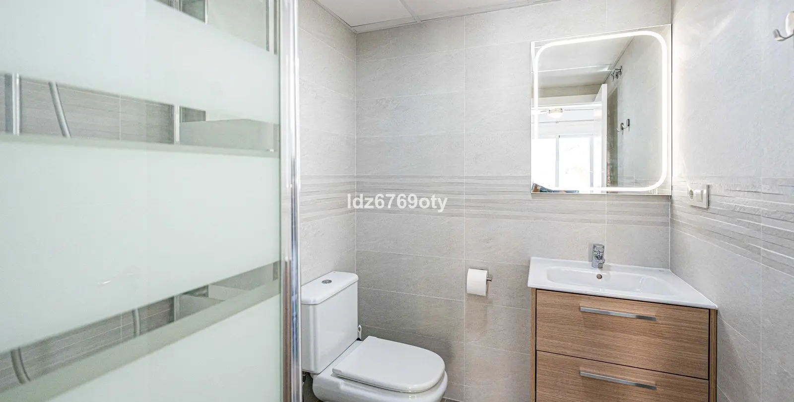 Venta de apartamento en planta media en Benalmadena Costa 13