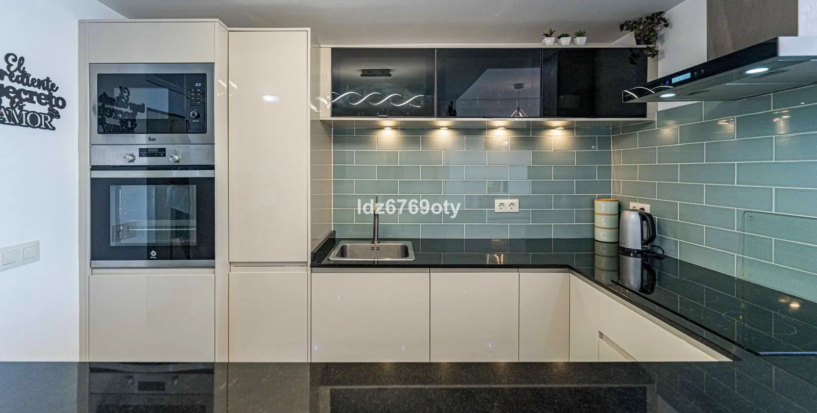 Venta de apartamento en planta media en Benalmadena Costa 17