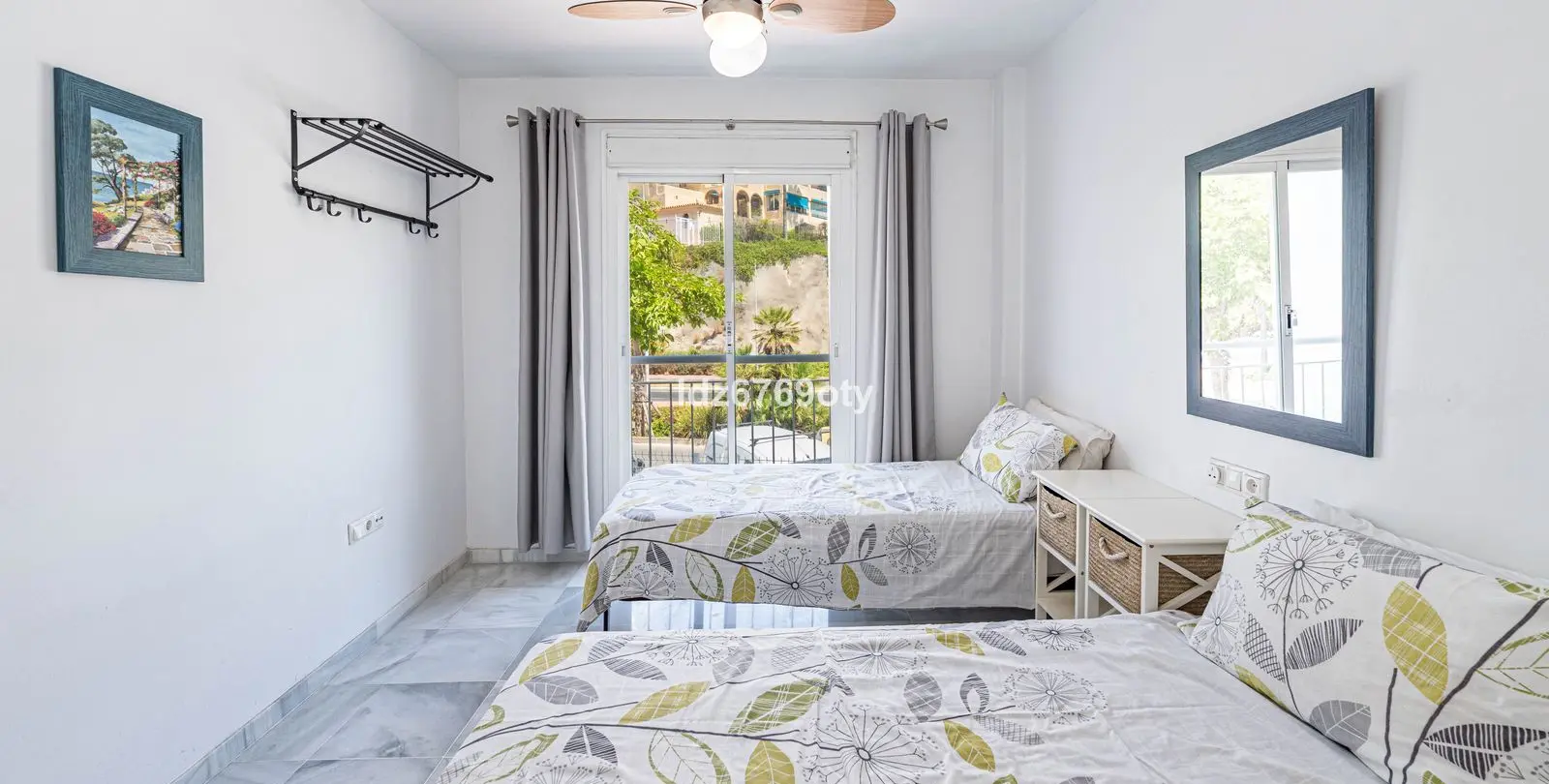 Venta de apartamento en planta media en Benalmadena Costa 21