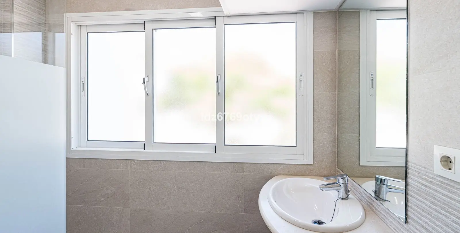 Venta de apartamento en planta media en Benalmadena Costa 26