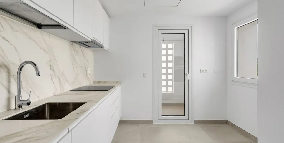 Venta de apartamento en planta media en La Cala de Mijas 3