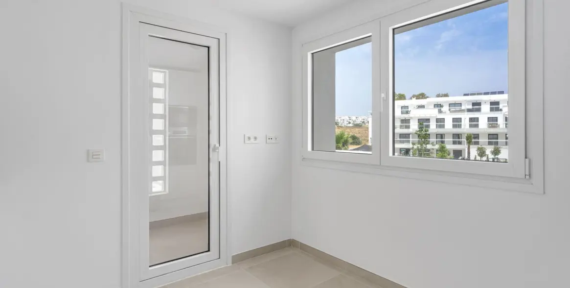 Venta de apartamento en planta media en La Cala de Mijas 4