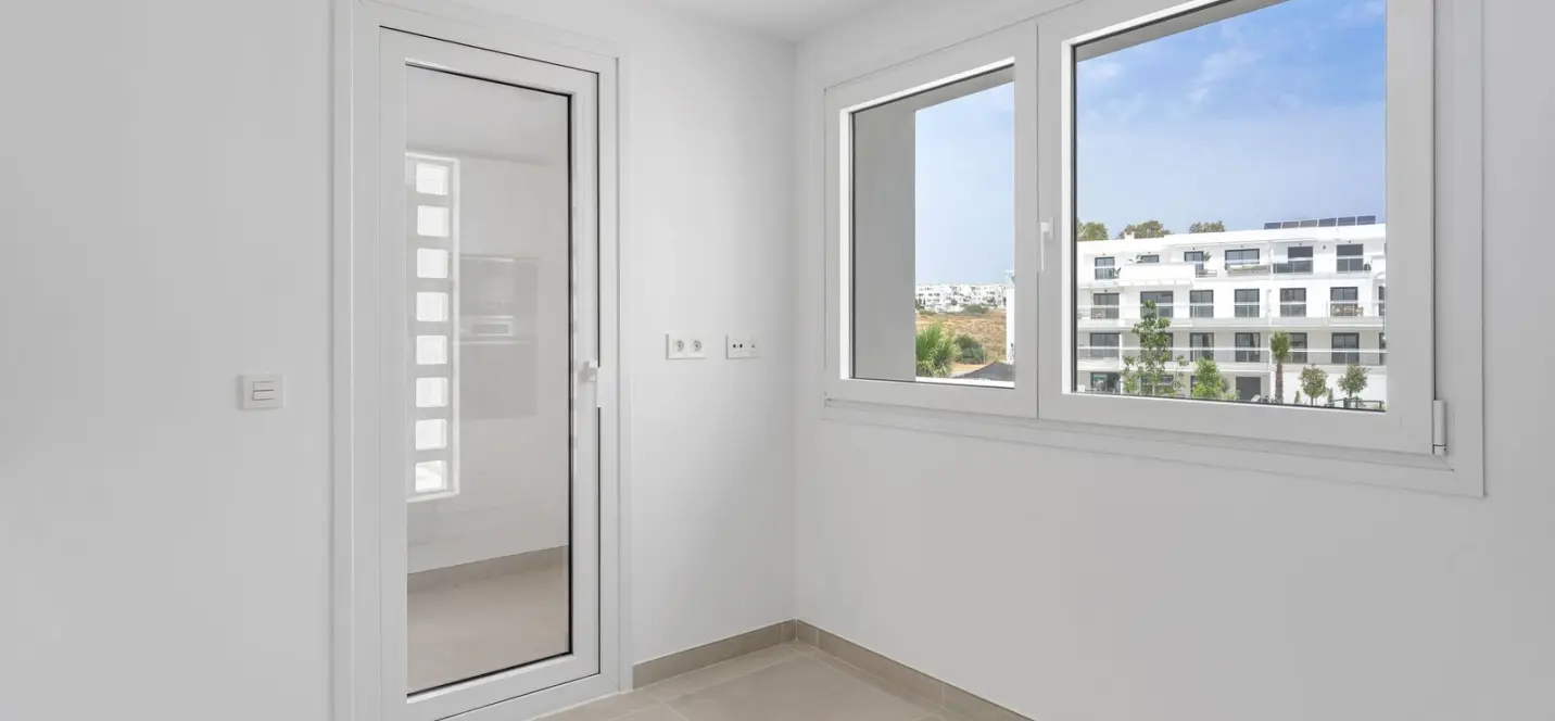 Sale of middle floor apartment in La Cala de Mijas 3