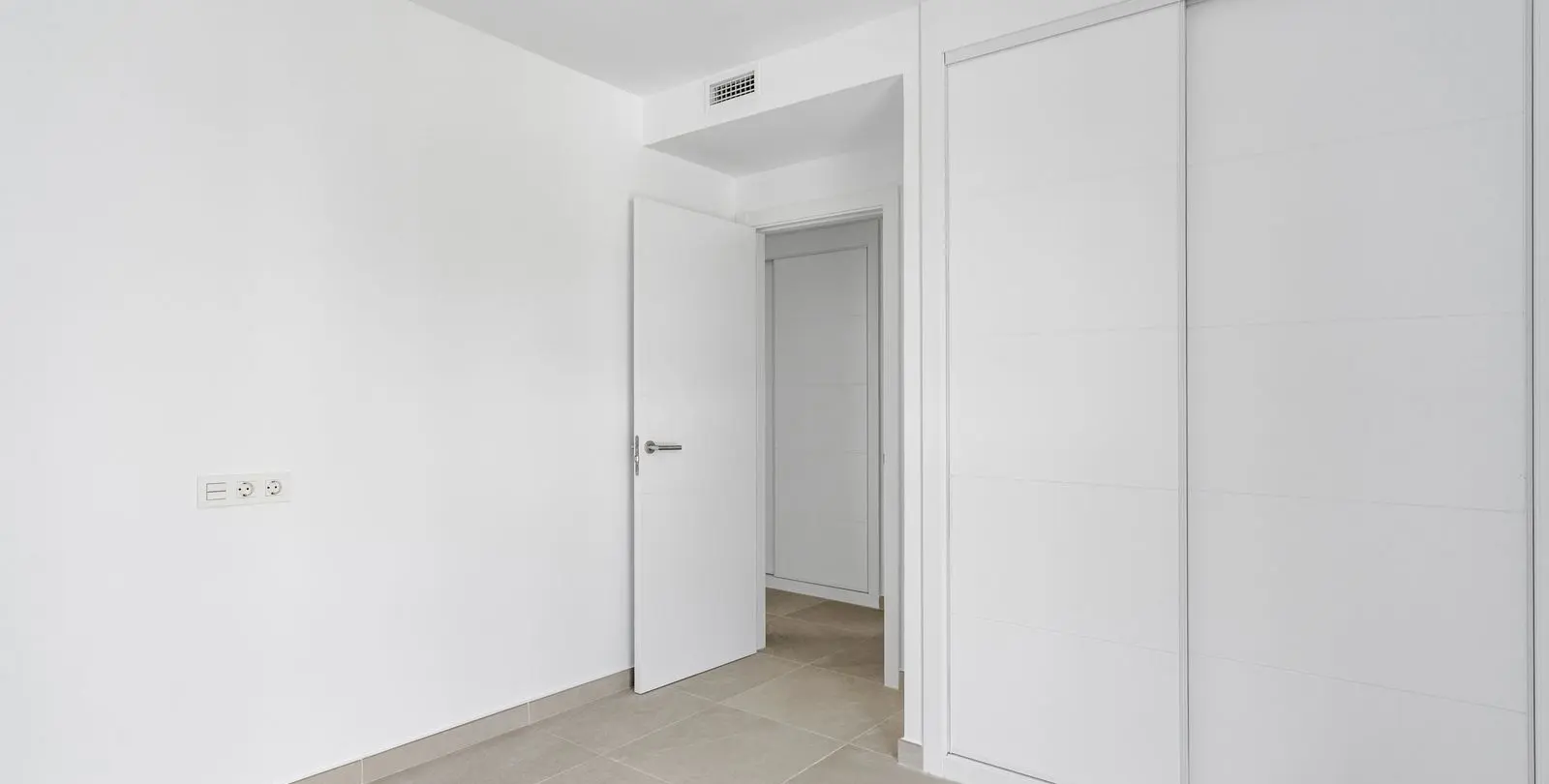 Venta de apartamento en planta media en La Cala de Mijas 13