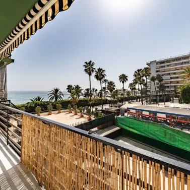 Продажа апартаментов на среднем этаже в Marbella