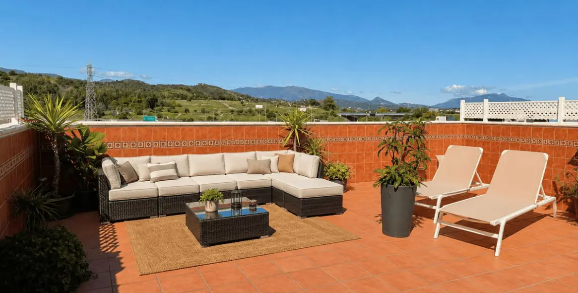 Sale of penthouse in Estepona 1