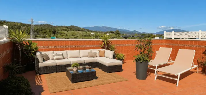 Sale of penthouse in Estepona 0