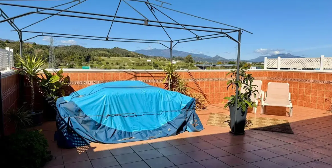 Sale of penthouse in Estepona 4