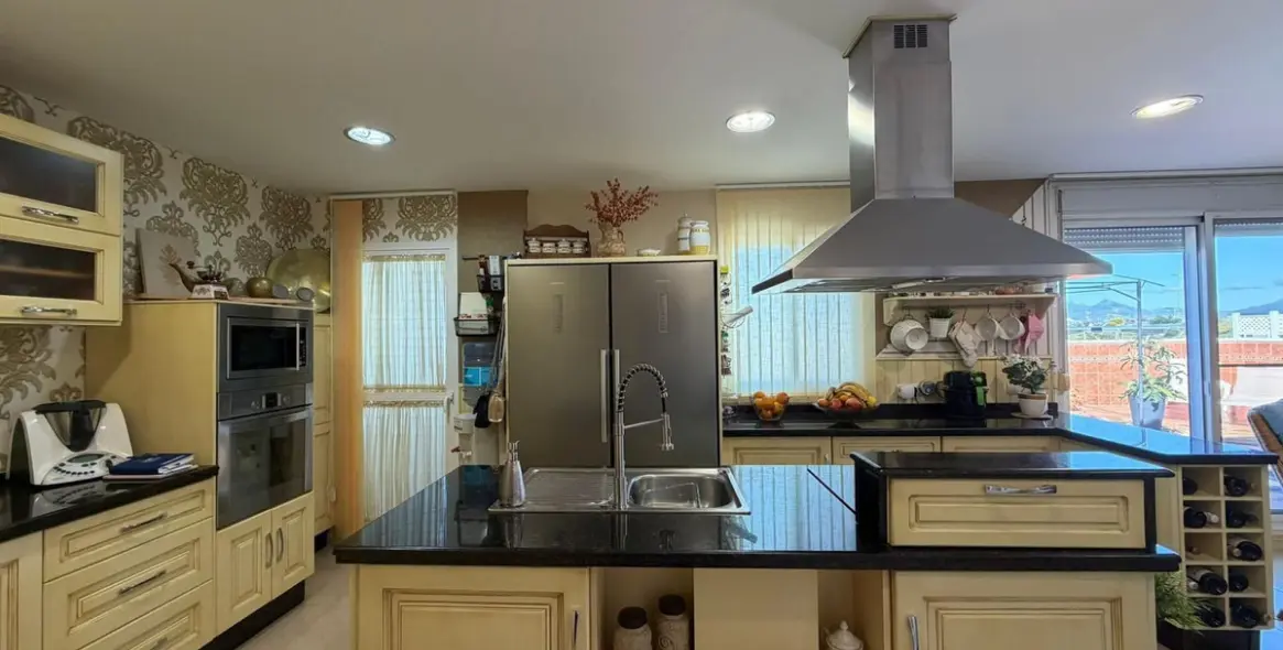 Sale of penthouse in Estepona 9