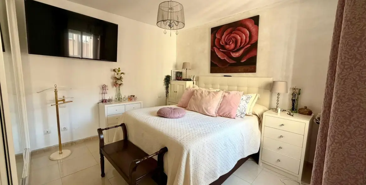 Sale of penthouse in Estepona 14