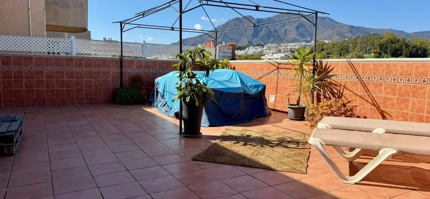 Sale of penthouse in Estepona 4