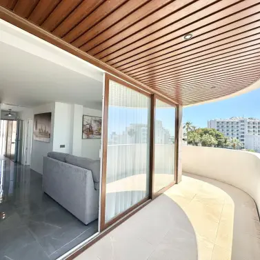 Sale of middle floor apartment in Benalmadena Costa