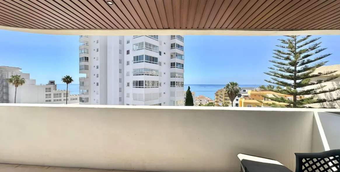 Sale of middle floor apartment in Benalmadena Costa 2