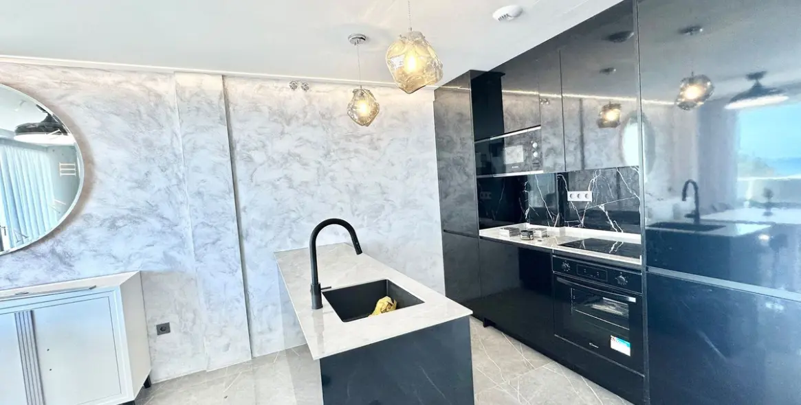 Sale of middle floor apartment in Benalmadena Costa 3