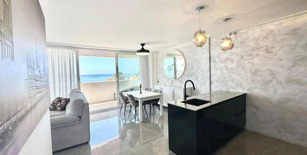 Sale of middle floor apartment in Benalmadena Costa 4