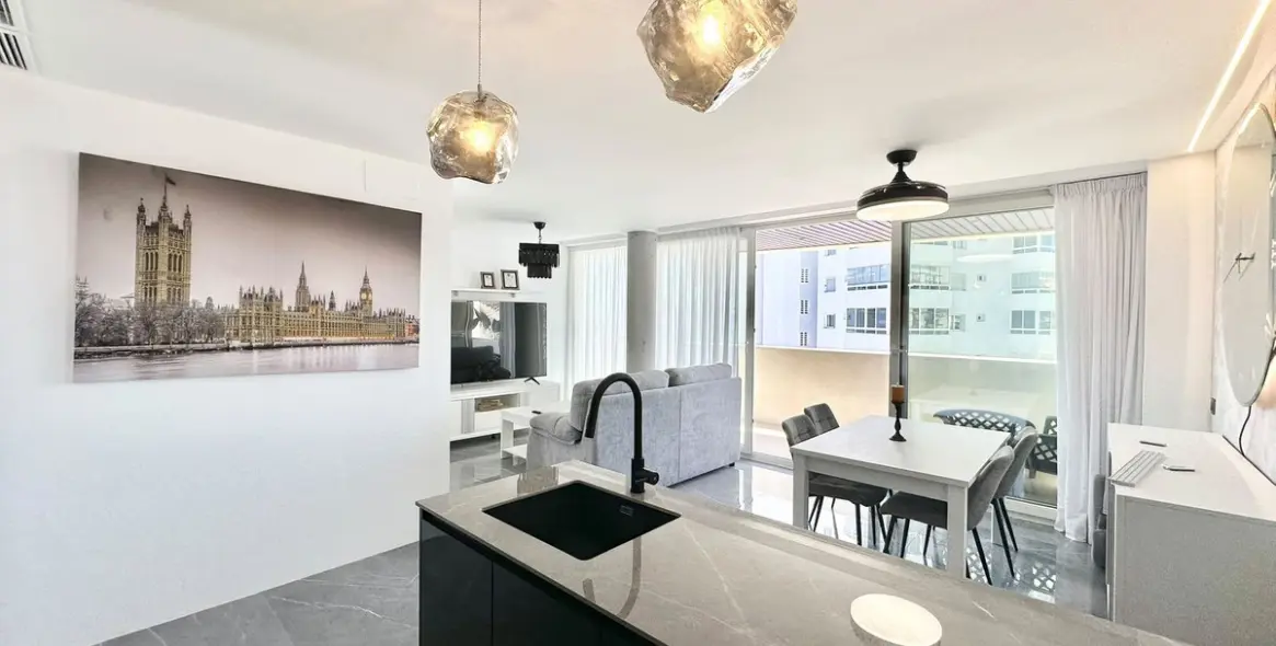 Sale of middle floor apartment in Benalmadena Costa 8