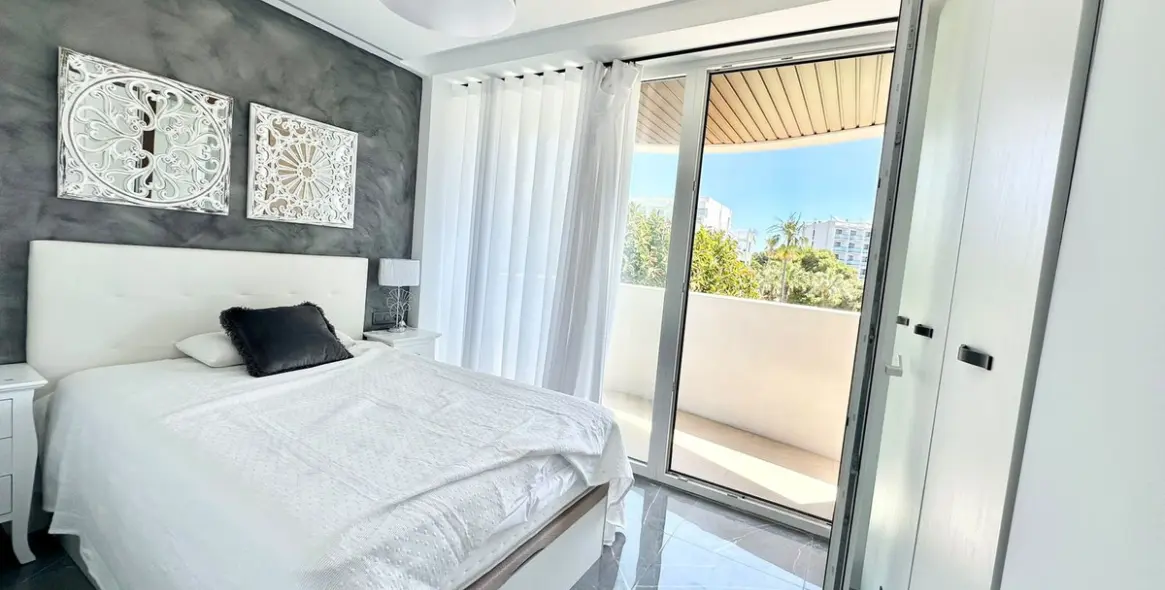 Sale of middle floor apartment in Benalmadena Costa 9