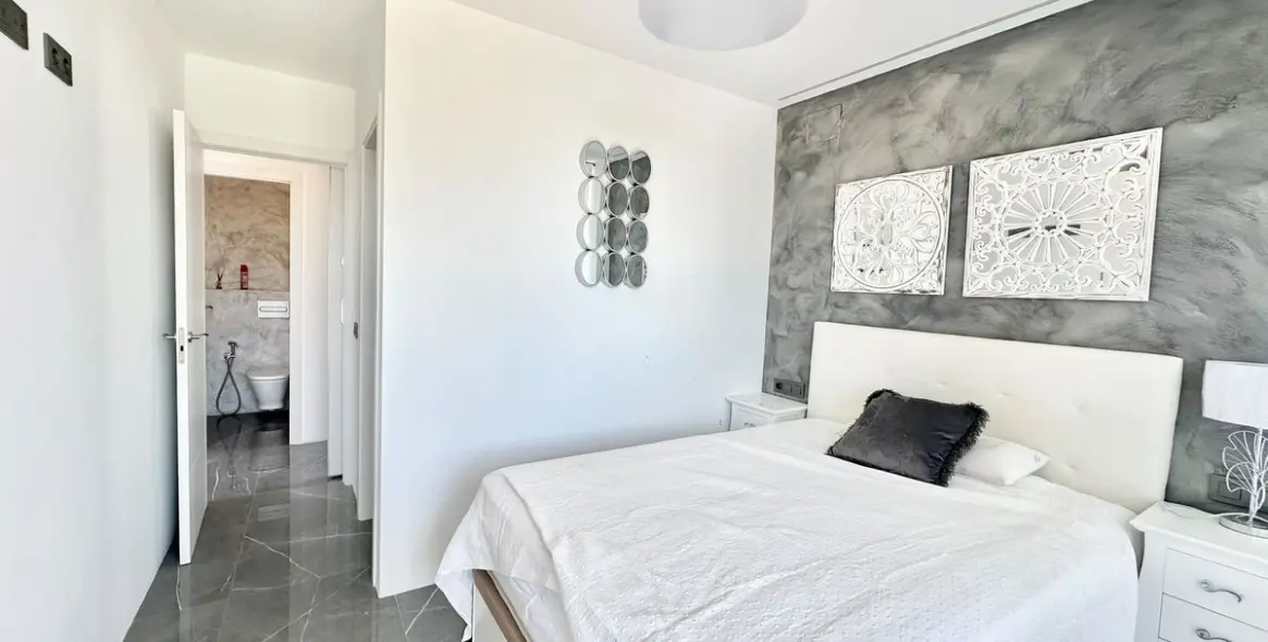 Sale of middle floor apartment in Benalmadena Costa 11