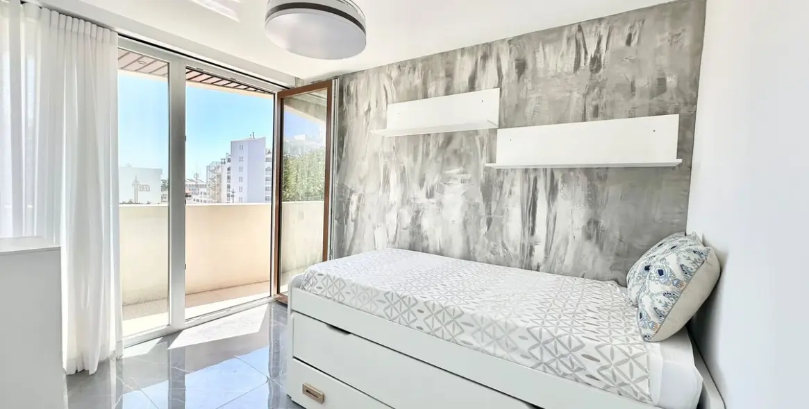 Sale of middle floor apartment in Benalmadena Costa 12