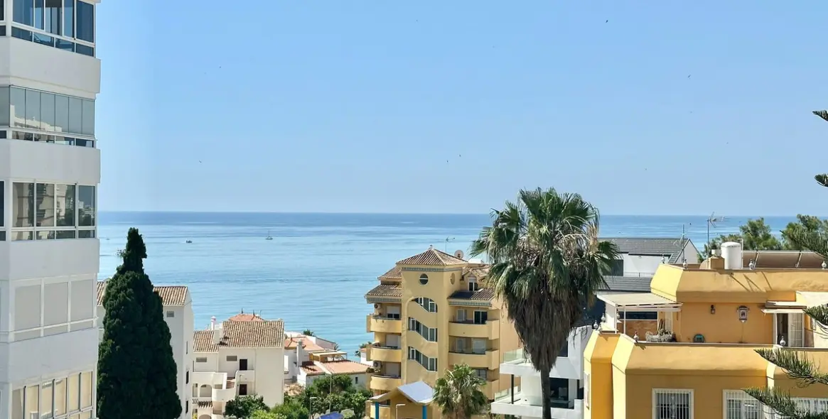 Sale of middle floor apartment in Benalmadena Costa 13