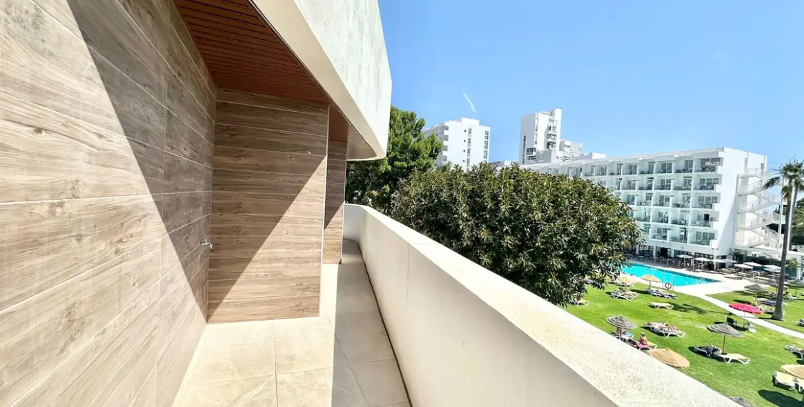 Sale of middle floor apartment in Benalmadena Costa 19