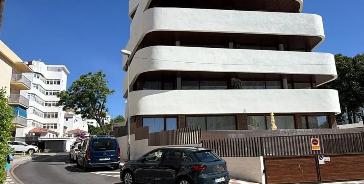 Sale of middle floor apartment in Benalmadena Costa 20
