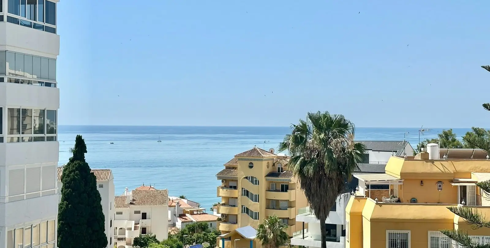 Sale of middle floor apartment in Benalmadena Costa 13