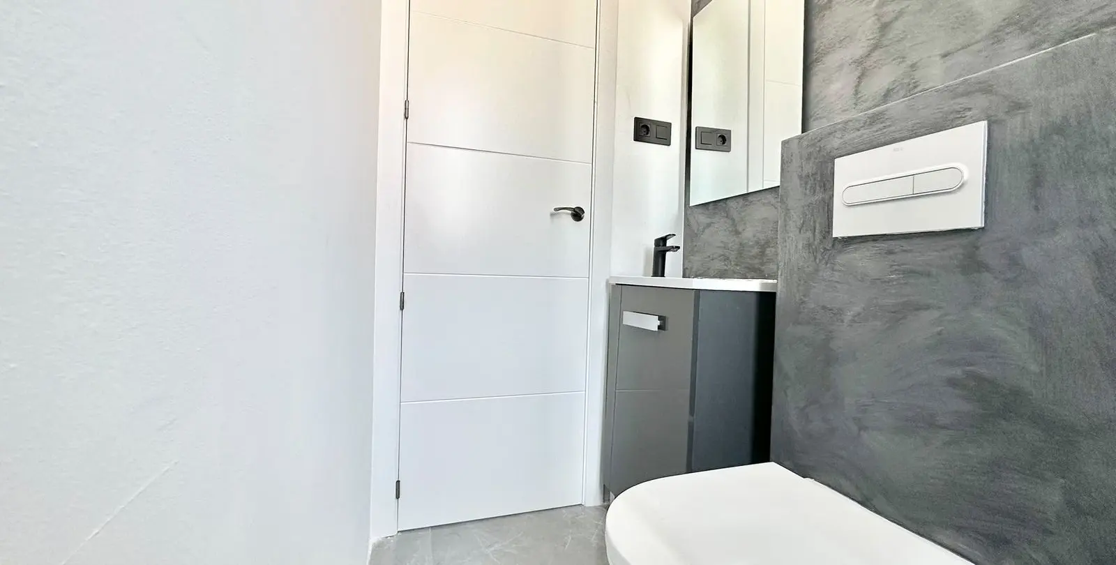 Sale of middle floor apartment in Benalmadena Costa 15