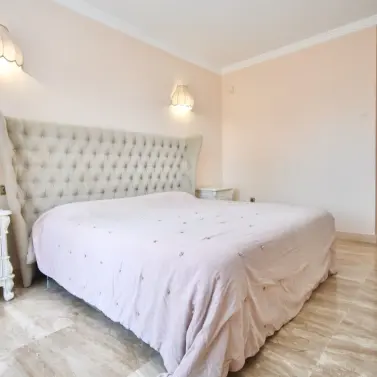 Venta de apartamento en planta media en Puerto Banús