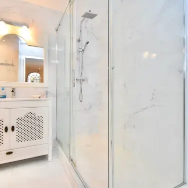 Venta de apartamento en planta media en Puerto Banús