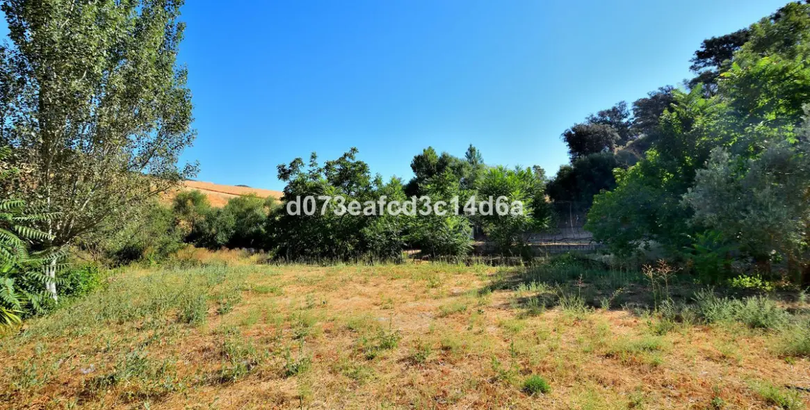 Venta de granja en Arriate 16