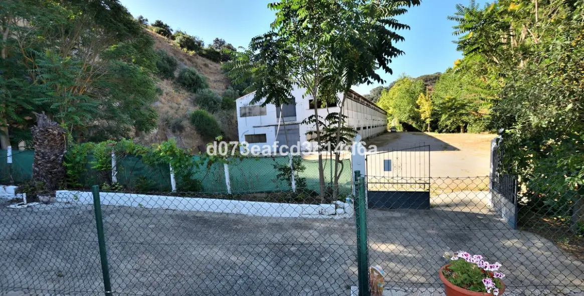 Venta de granja en Arriate 21