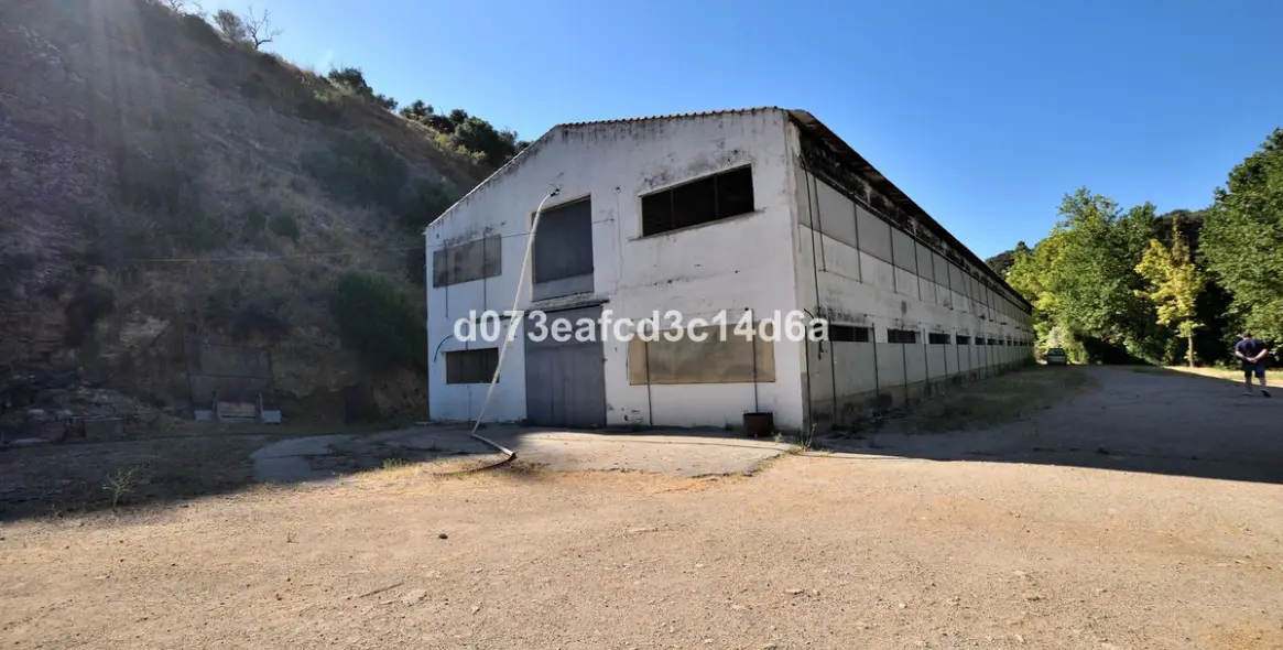 Venta de granja en Arriate 24