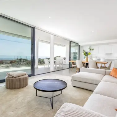 Venta de apartamento en planta media en Higueron