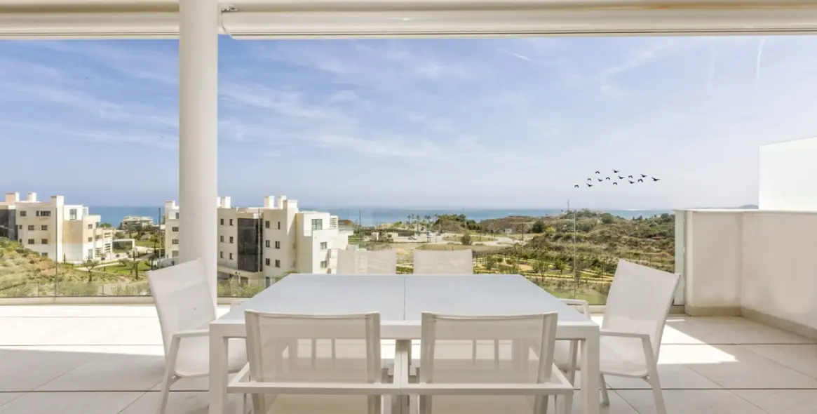 Venta de apartamento en planta media en Higueron 2