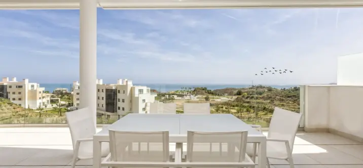 Venta de apartamento en planta media en Higueron 1