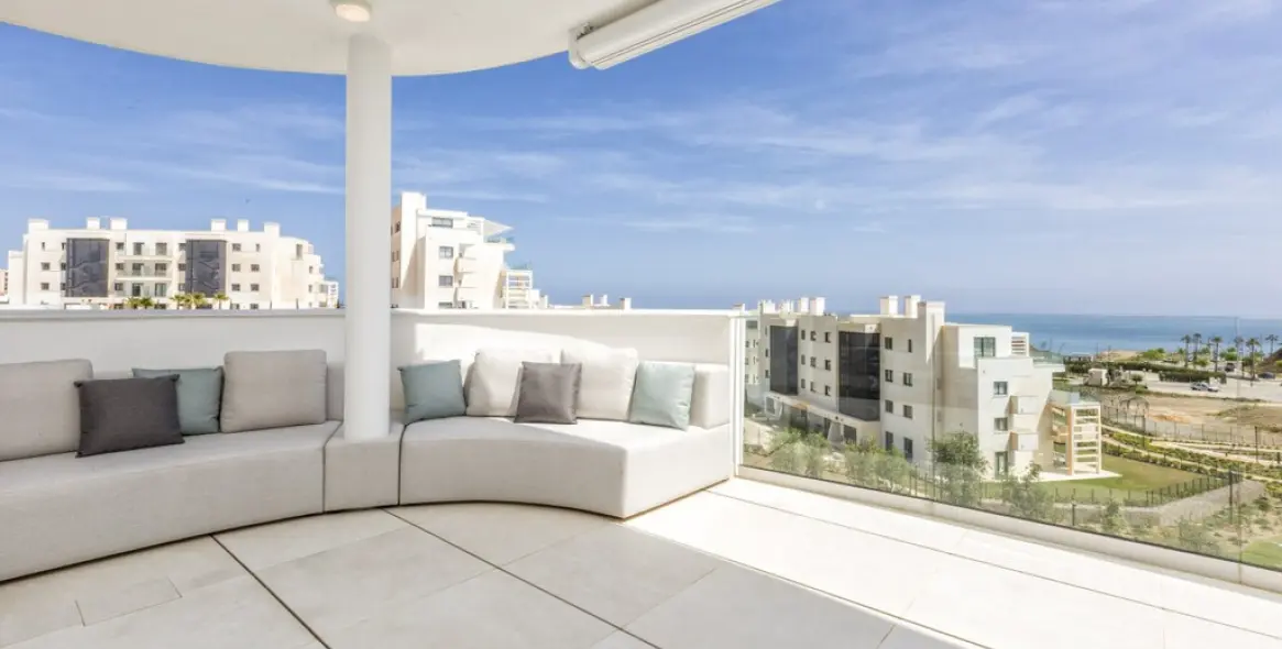 Venta de apartamento en planta media en Higueron 3