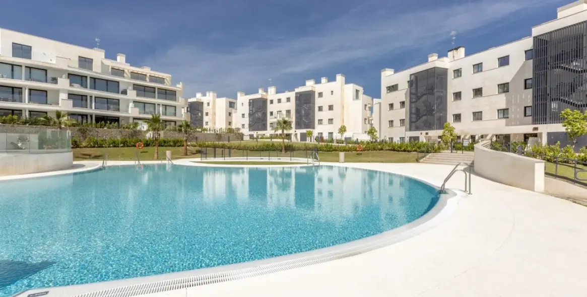 Venta de apartamento en planta media en Higueron 5