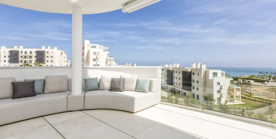 Venta de apartamento en planta media en Higueron 6