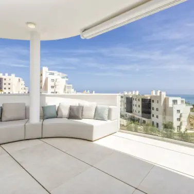 Venta de apartamento en planta media en Higueron