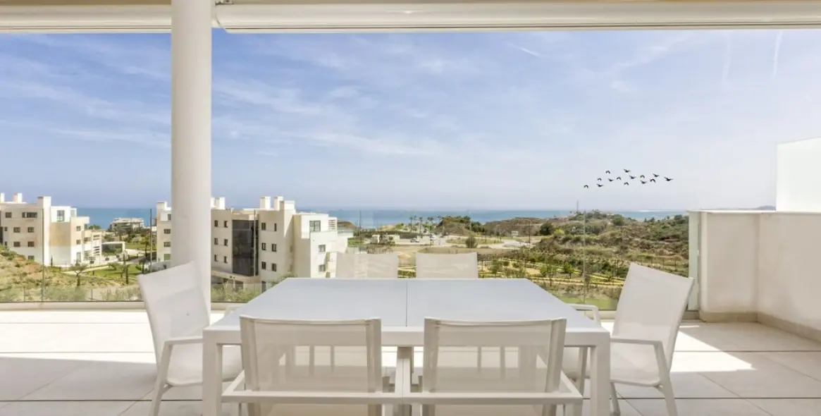 Venta de apartamento en planta media en Higueron 8