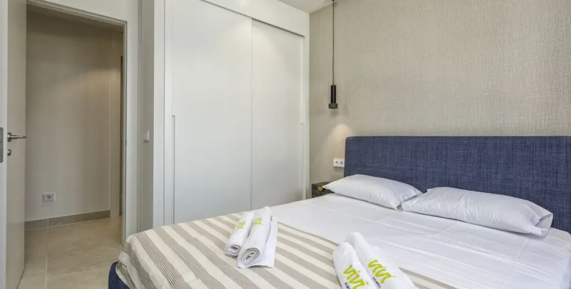 Venta de apartamento en planta media en Higueron 9