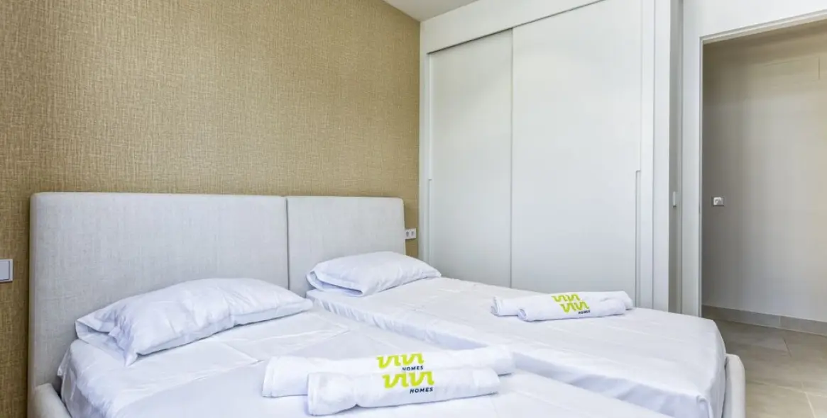 Venta de apartamento en planta media en Higueron 14