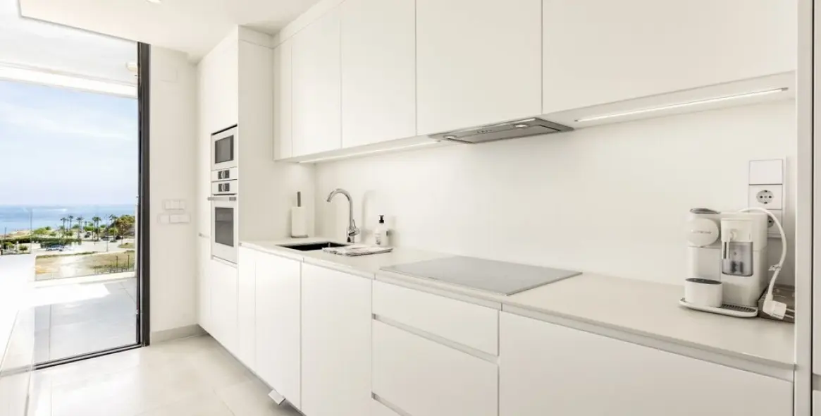 Venta de apartamento en planta media en Higueron 16