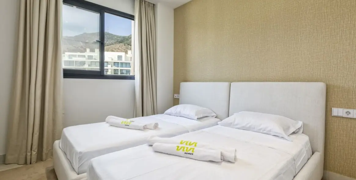 Venta de apartamento en planta media en Higueron 20