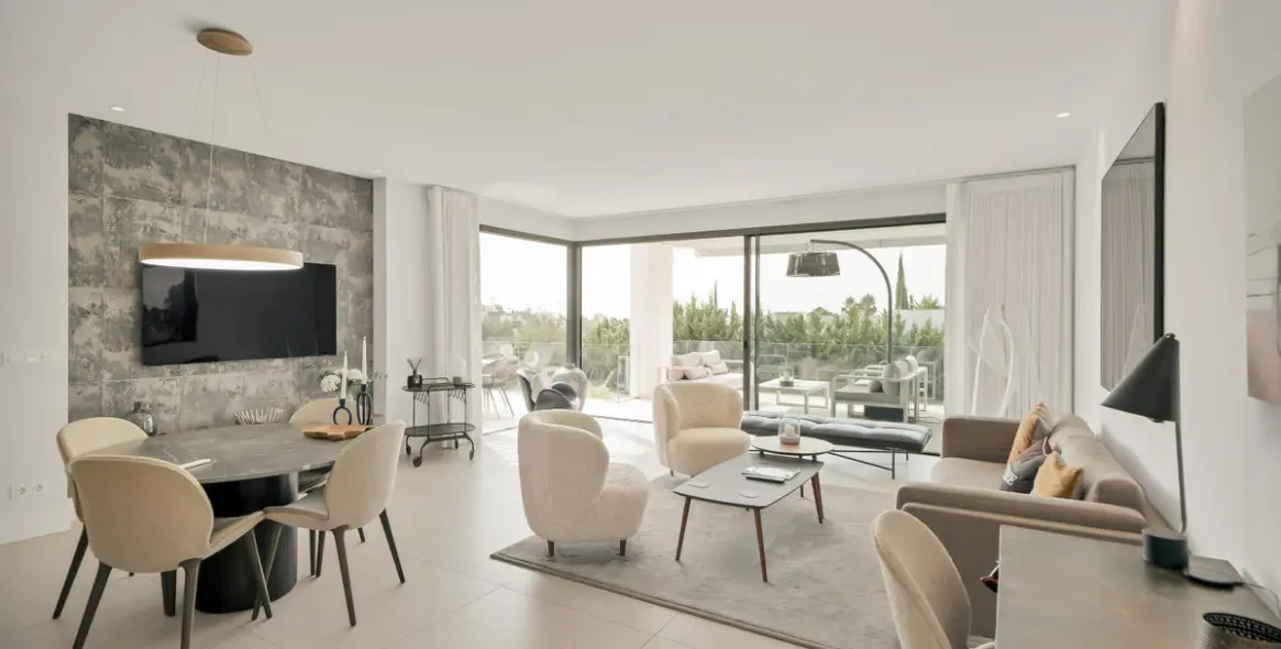 Venta de apartamento en planta media en La Quinta 1