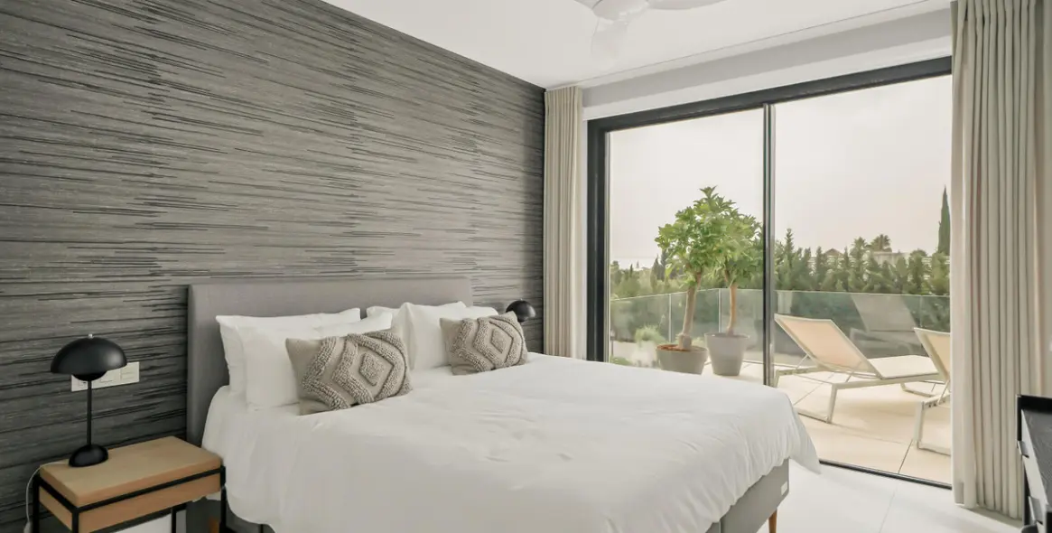 Venta de apartamento en planta media en La Quinta 4