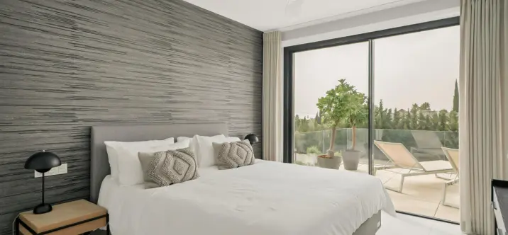Venta de apartamento en planta media en La Quinta 3